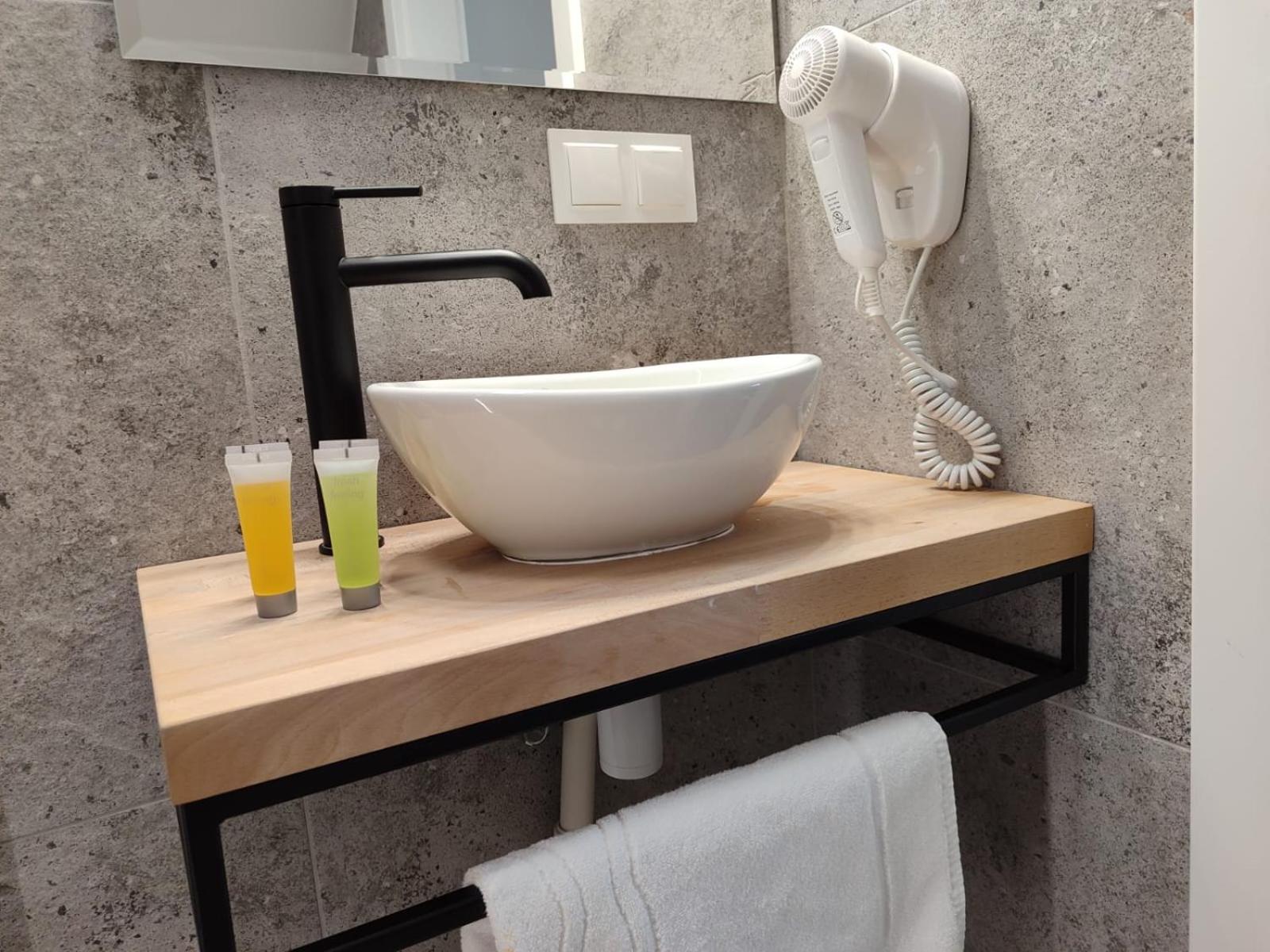 Jurowiecka 60 Hotel apartamentowy *